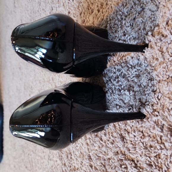 Stuart Weitzman black patent leather pumps heels-7M - Picture 4 of 11